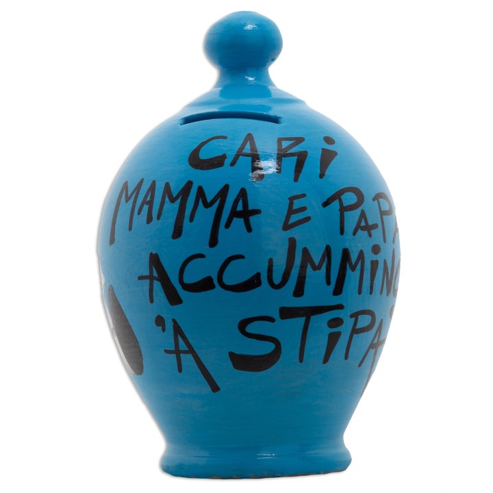 Salvadanaio blu con Pulcinella e frase in napoletano con tappo di chiusura trasparente