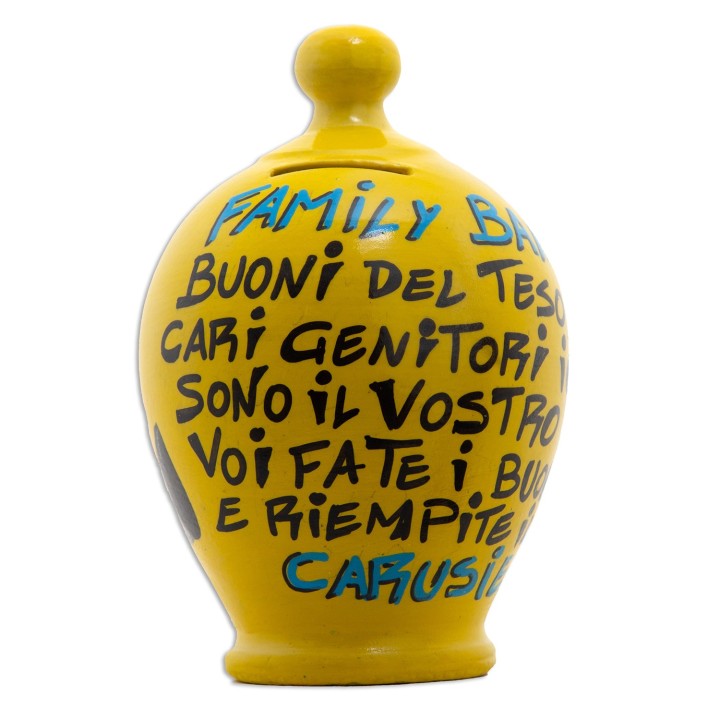 Salvadanaio giallo con Pulcinella e frase in napoletano con tappo di chiusura trasparente