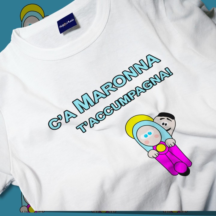 Souvenir Napoli - T-shirt c'a maronna t'accumpagna dalla creatività napoletana