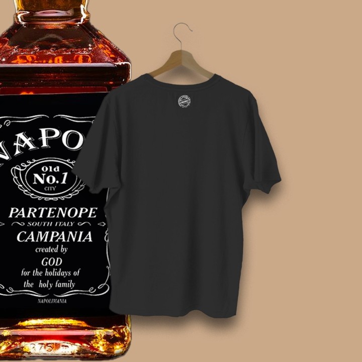 T-shirt old, rivisitazione dell'etichetta whisckey con scritta in napoletano ironia by Napolimania