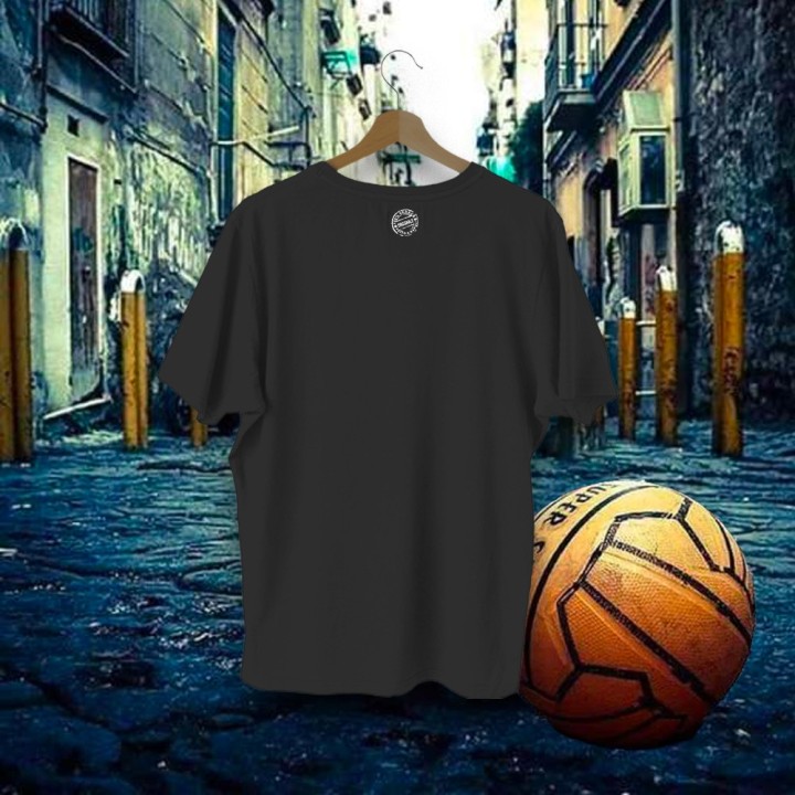 t-shirt con il disegno del mitico pallone arancione super santo