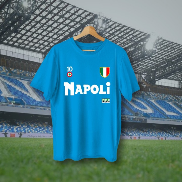 Maglietta Napoli Vintage, la maglia scudettata del Napoli numero 10 sulla schiena