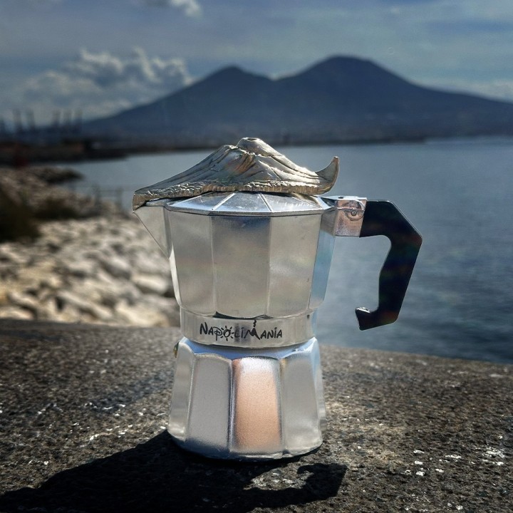 Macchinetta caffè, Moka limited in bronzo napolimania, la moka con il coperchio a forma di Vesuvio