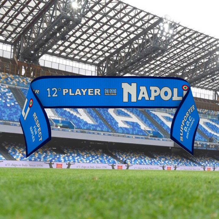 Sciarpa "12° Player": il tifoso del Napoli non resta mai a casa.