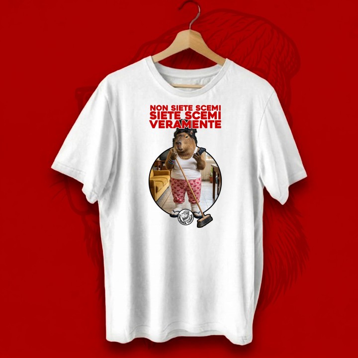 Capibara t-shirt “Non siete scemi… siete scemi veramente”